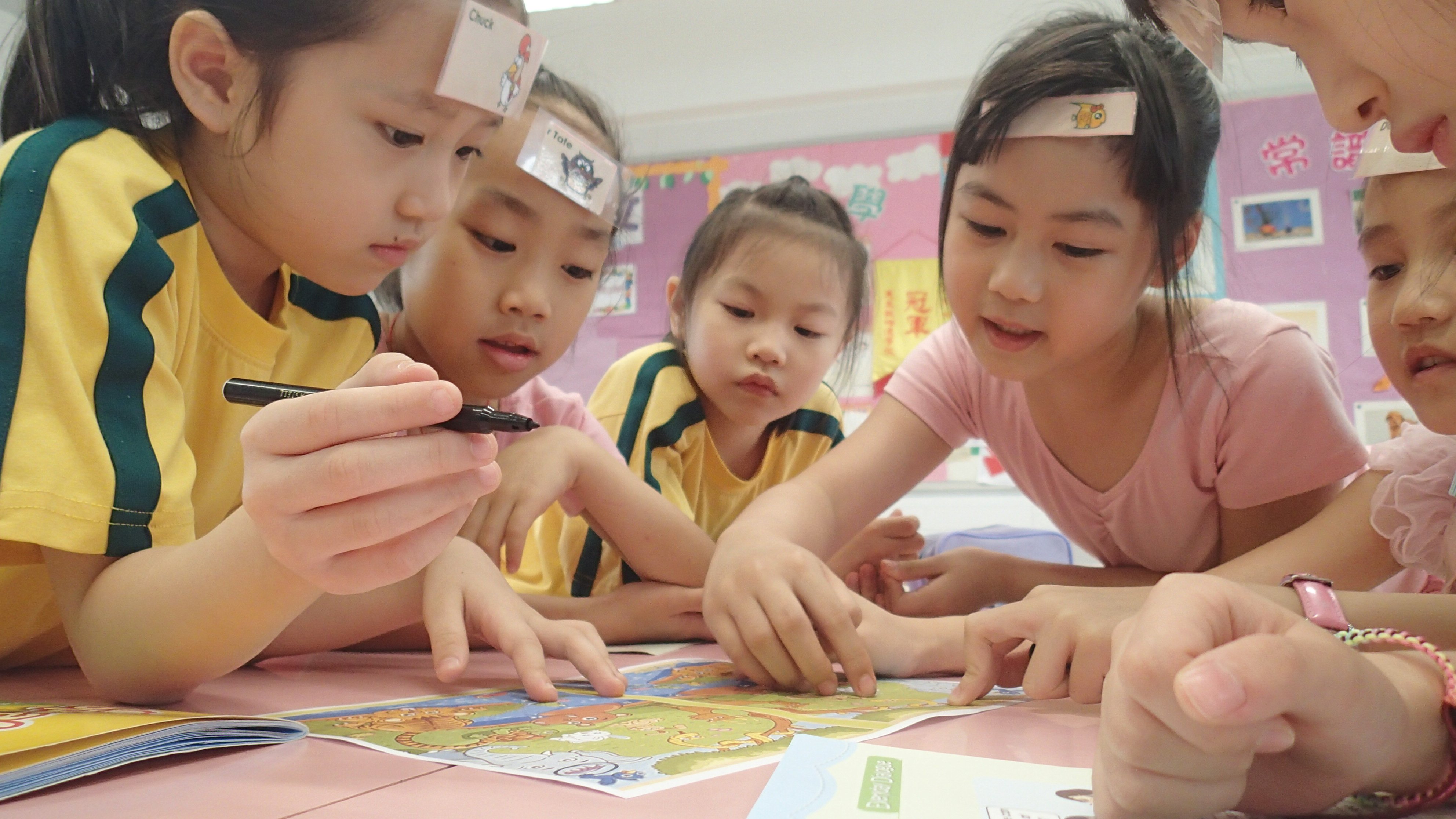 TEFL kindergarten students are playing at the desk